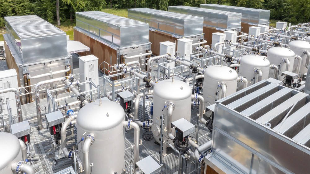 Blick von oben auf das Dach des Modular Data Center